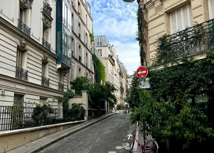 Charming Montmartre Studio
